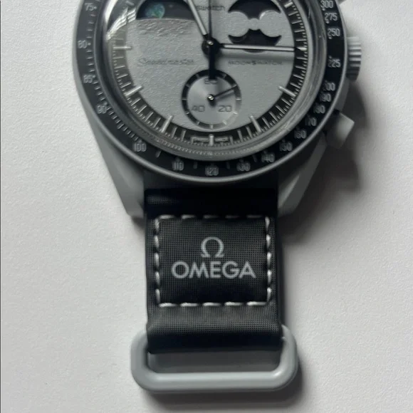 Omega x Swatch Speedmaster Misson to the Moon Watch - Picture 5 of 8